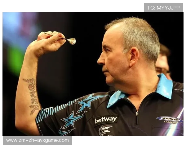 PDC菲尔·泰勒飞镖命中高分区，上演完美局