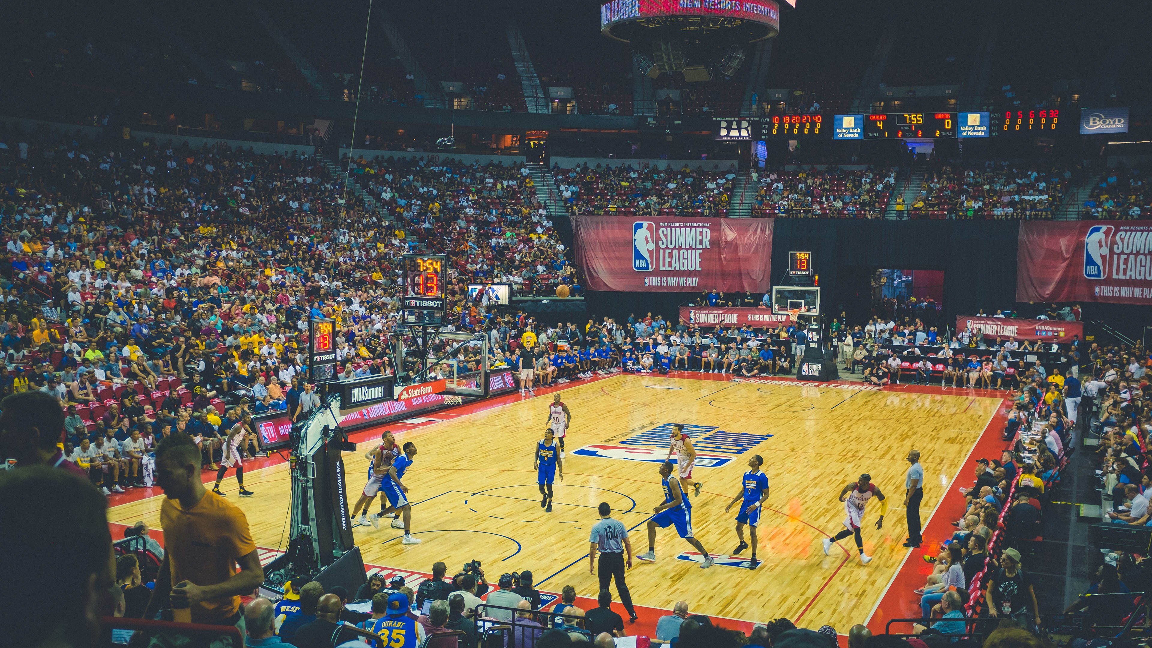 “华金·托比利亚的坚韧精神与防守技术,帮助美洲狮队巩固全球地位”